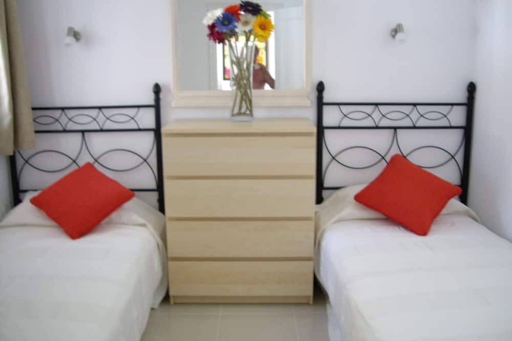 Prime Location, Htd Pool, Breathtaking Sea Views nr Beach/Marina, A/C Wifi Uktv in Playa de los Guíos, Santiago del Teide