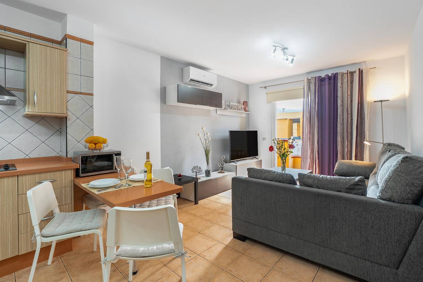 Entire apartment, Vacation 'Volcán Y Mar 2 Derecha' with Balcony, Wi-Fi and Air Conditioning in Playa San Juan, Guía de Isora