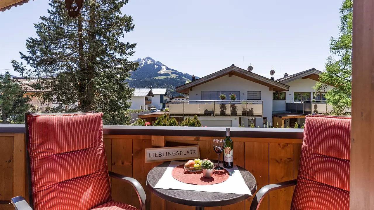 Appartement de vacances entier, Appartement de vacances pour 4 personnes avec balcon in St. Johann in Tirol, Massif de l'Empereur
