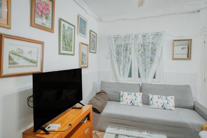 Casa Vacacional 'Pisito Del Pueblo' con Wi-Fi y Aire Acondicionado in Navaluenga, Valle del Alberche