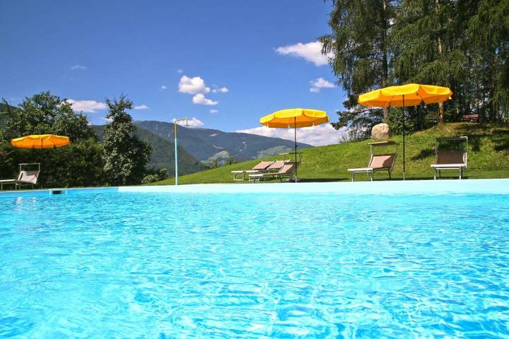Ferienwohnung für 4 Personen, mit Garten und Ausblick sowie Pool und Sauna - 1