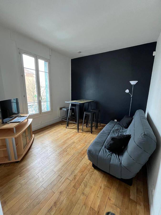 Appartement entier, One-Bedroom Apartment in Les Pavillons-sous-Bois, Seine-Saint-Denis