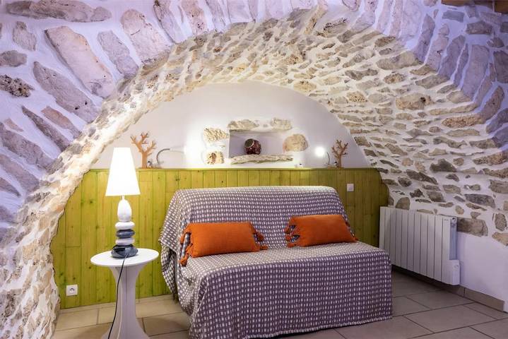 Gîte pour 2 personnes, avec Terrasse et Piscine à Saint-Pierre-des-Tripiers - 3