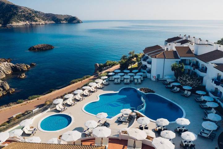 Hotel für 2 Personen, mit Balkon und Terrasse sowie Garten und Kinderpool in Cala Agulla