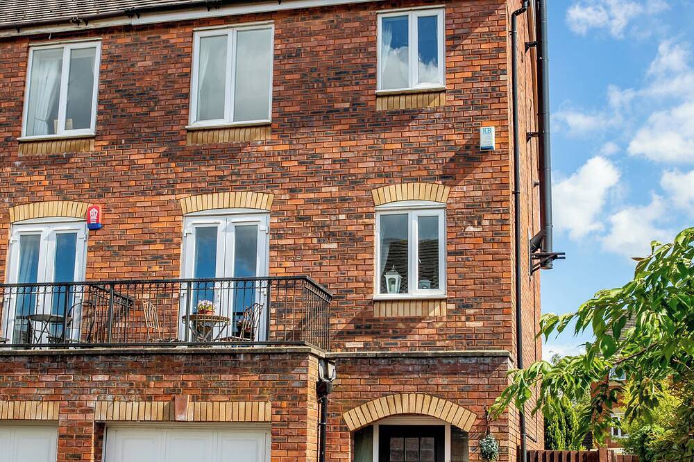 Holiday Rental for 8 People in Stafford, Staffordshire