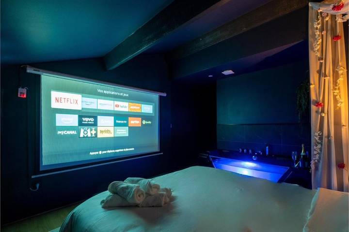 Gîte pour 4 personnes, avec jacuzzi et balcon à Le Luc - 2