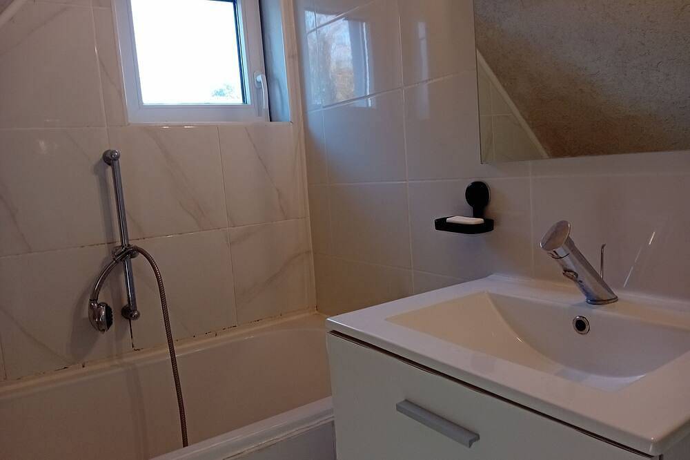 Ganze Wohnung, Apartment 44 m2 Located in a quiet village.  Shops nearby. in Kesseldorf, Region Weißenburg