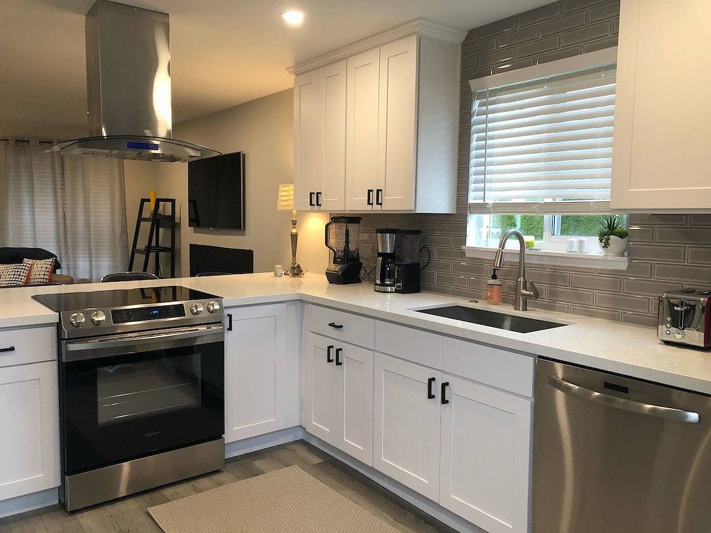 Luxury Newly Remodeled 3 Bedroom Duplex Unit in Everett, Snohomish County