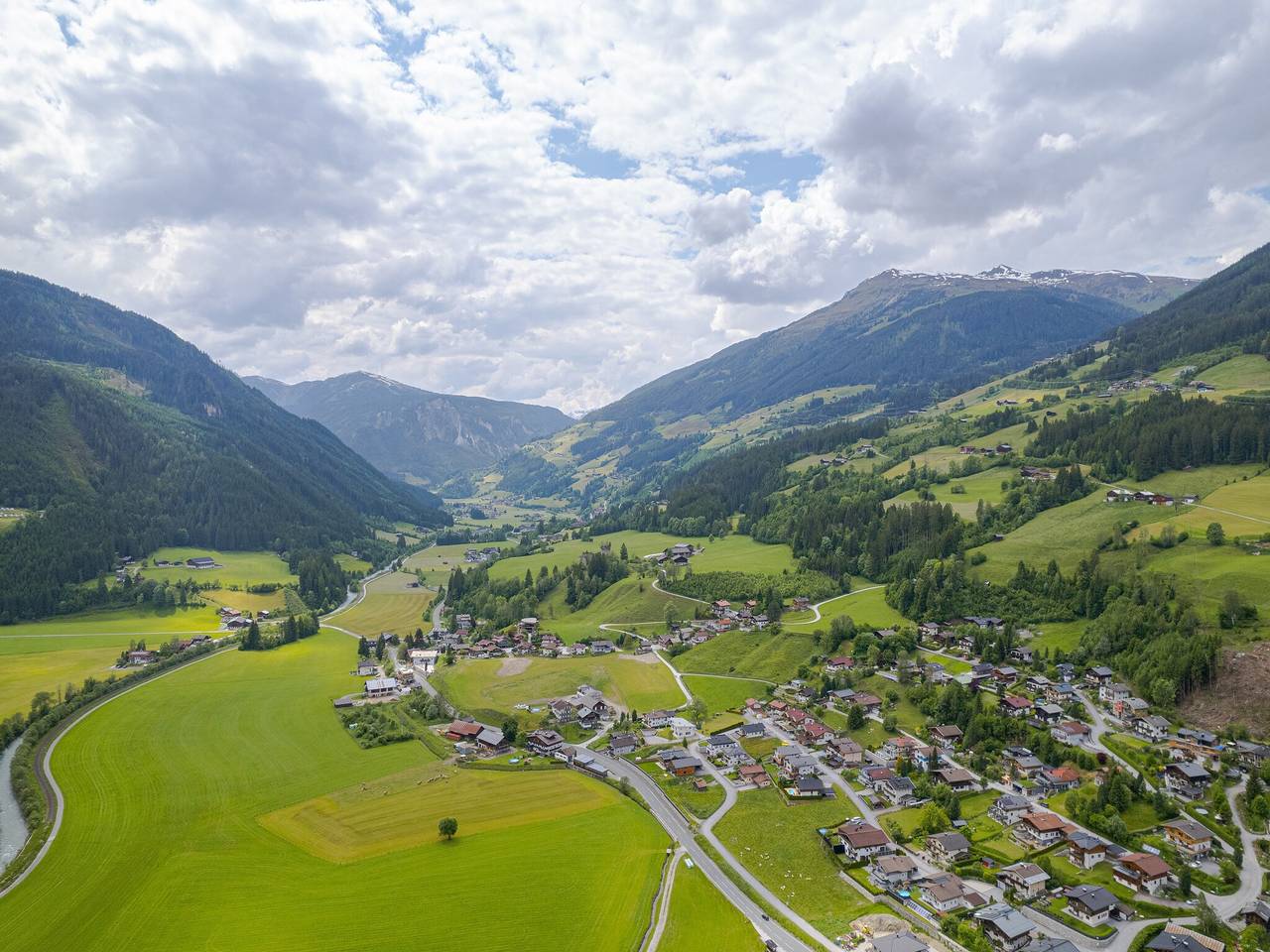 Ganze Wohnung, Chalet in Neukirchen mit Bergblick in Neukirchen am Großvenediger, Pinzgau