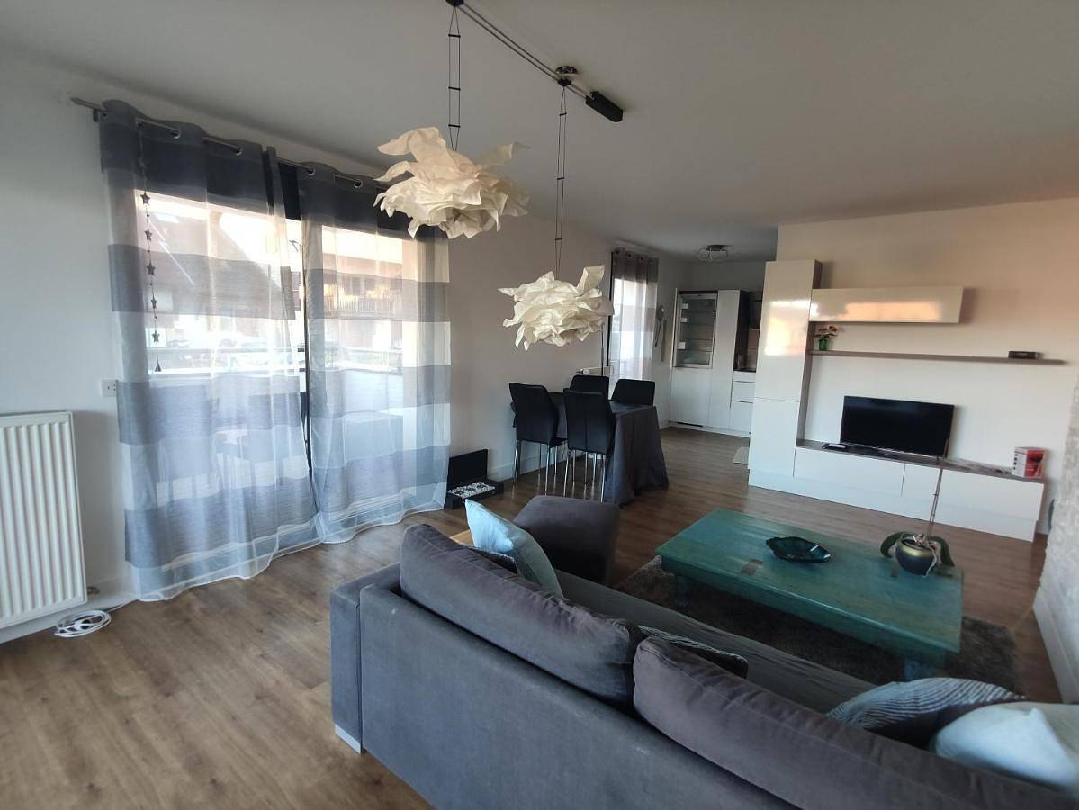Appartement entier, Two-Bedroom Apartment in Archamps, Région de Saint-Julien-en-Genevois