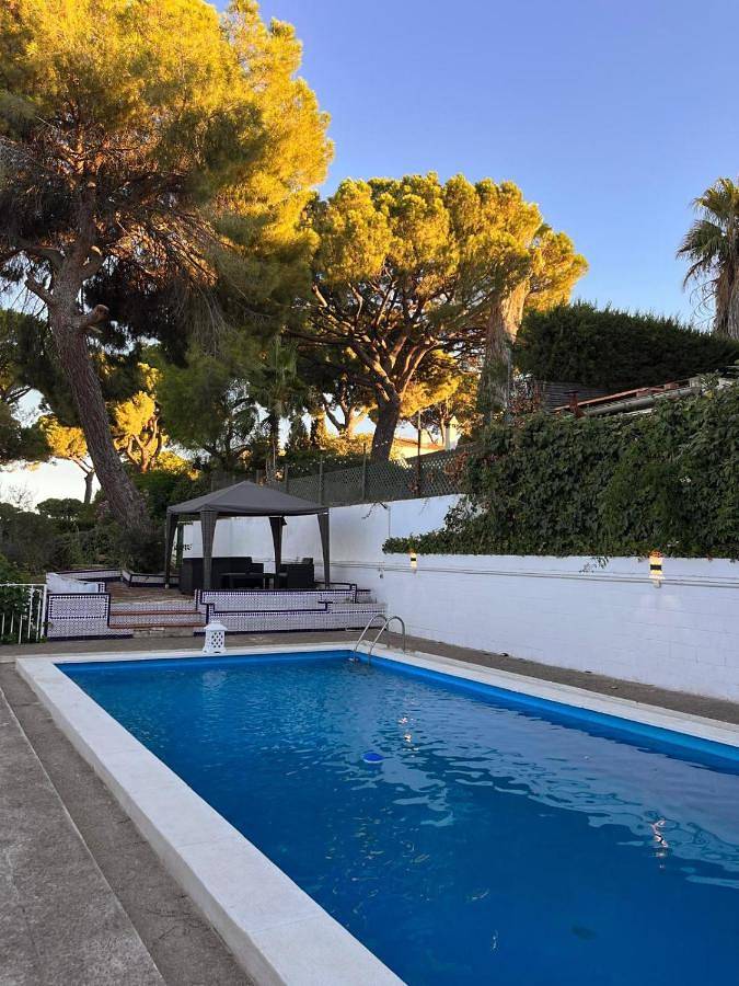 Casa de vacaciones para 7 personas, con Balcón y Terraza además de Jardín y Piscina en Alcalá de Guadaíra