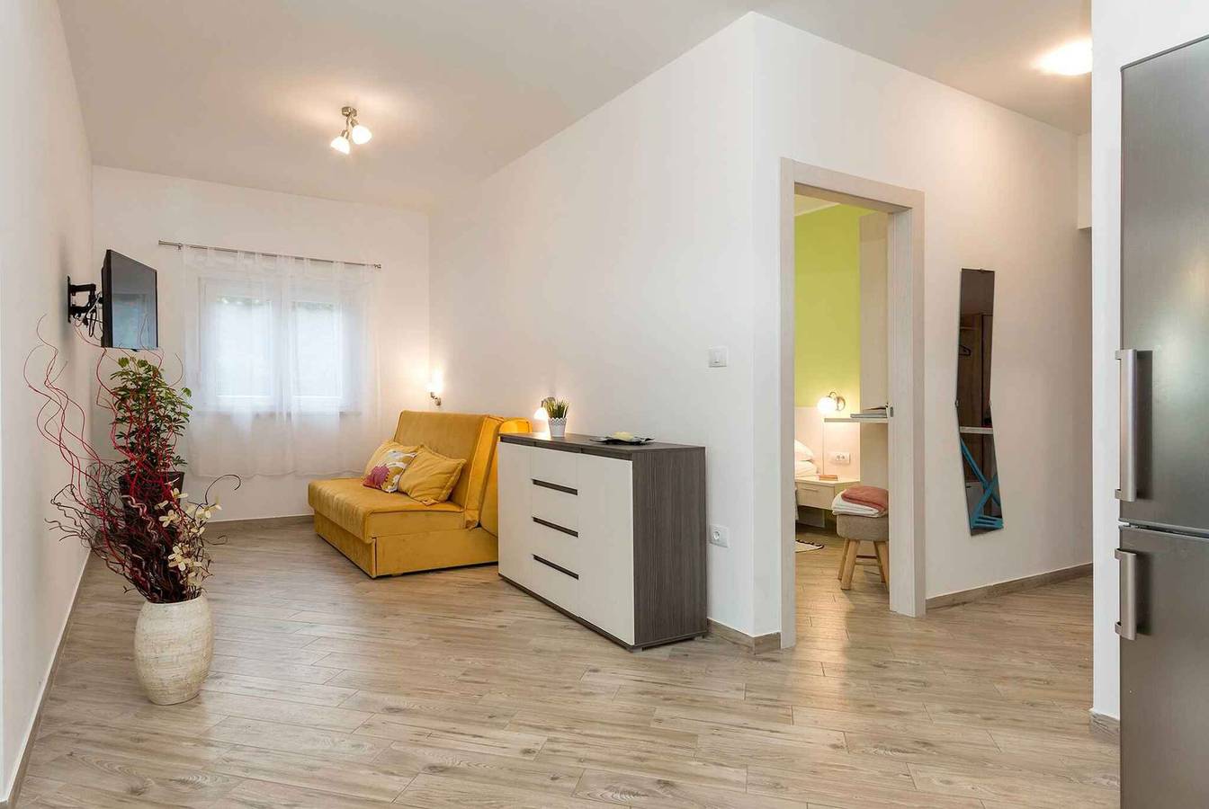 Ferienhaus mit Whirlpool und Klimaanlage in Beach Centinera, Banjole