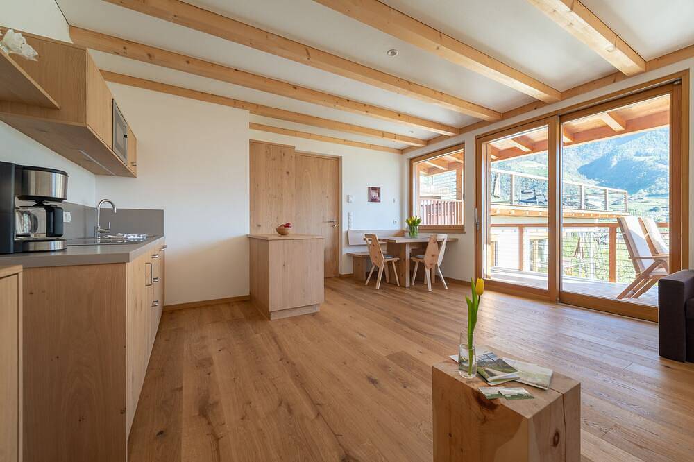 Ganze Wohnung, Moosbichlerhof Apartment 70 m2 mit 2 Schlafzimmern, Terrasse, Pool, Meran Card in Marling, Ortleralpen