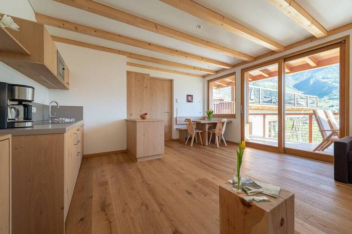 Ferienwohnung für 4 Personen, mit Pool und Garten sowie Balkon in Marling