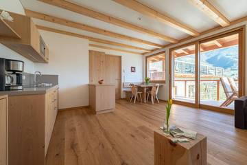 Ferienwohnung für 4 Personen, mit Pool und Garten sowie Balkon in Marling