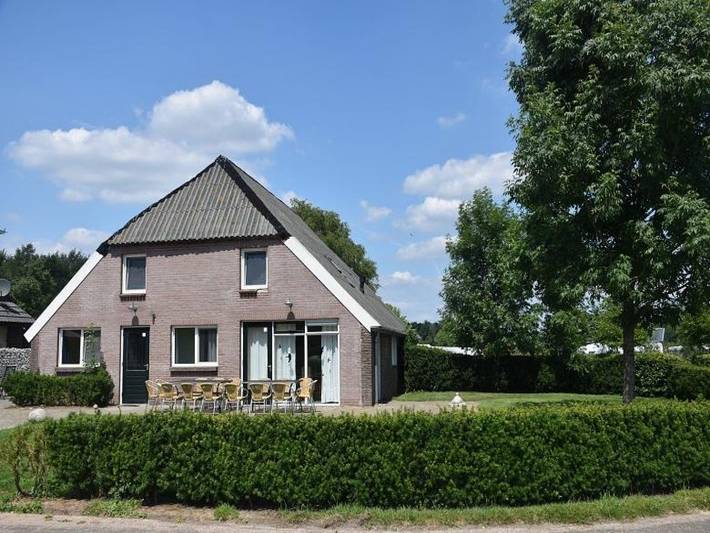 Ferienhaus für 32 Personen, mit Terrasse und Garten sowie Sauna