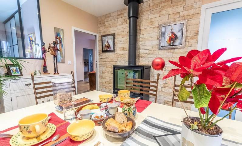 Location de vacances pour 2 personnes, avec terrasse et jardin à Corme-Royal - 2