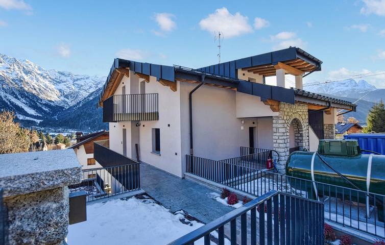 Apartamento vacacional entero, Acogedor apartamento con aparcamiento, jardín y terraza - Cerca de remontes y restaurantes in Ponte di Legno (Town), Ponte di Legno