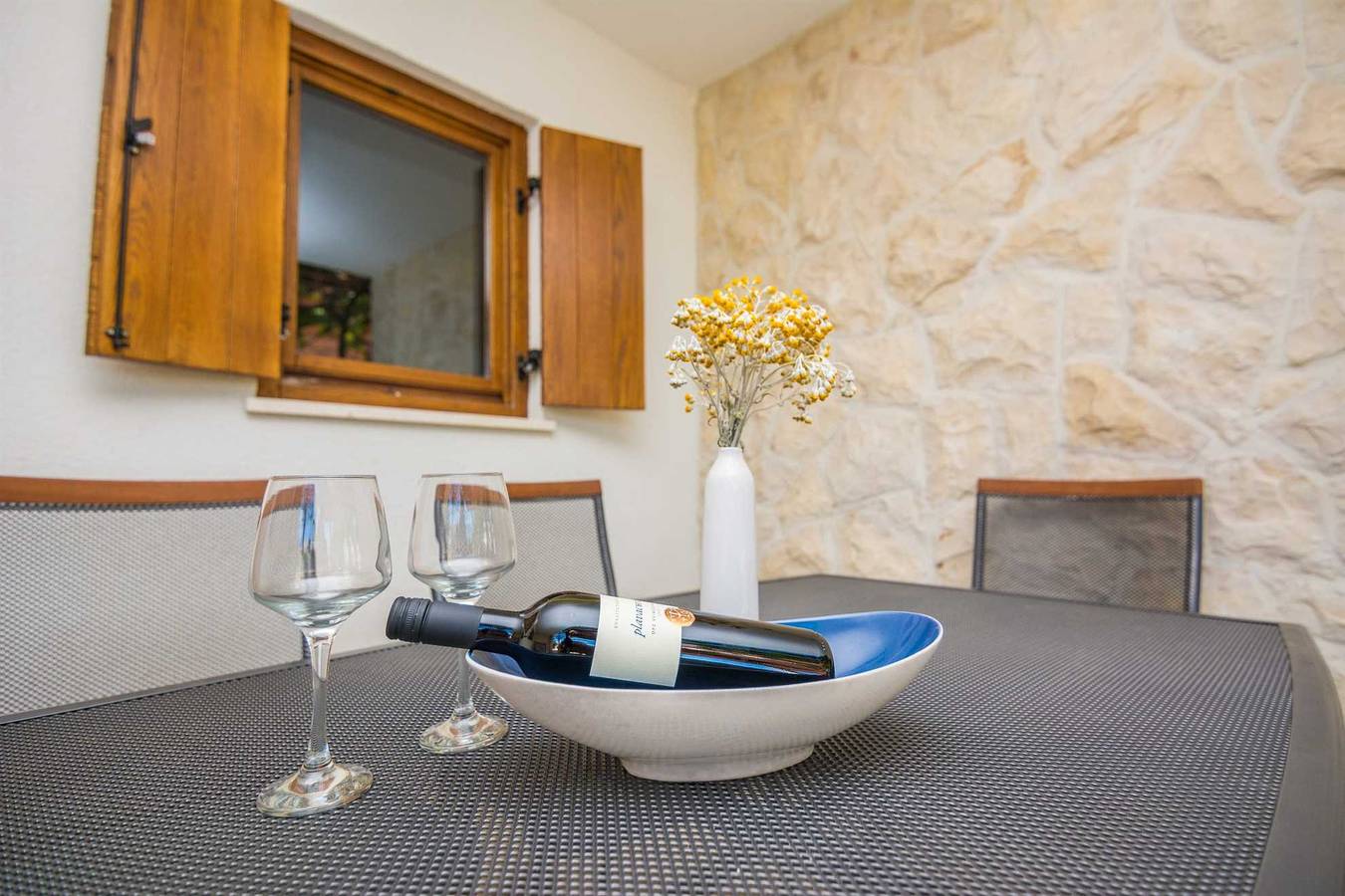 Ganze Wohnung, Ideal für 4 Pers. | Modernes Steinhaus | 200 m vom Strand entfernt in Vir