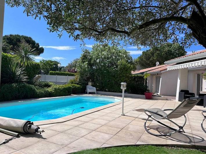 Location de vacances pour 6 personnes, avec Terrasse et Jardin ainsi que Piscine et Vue à Baillargues - 2