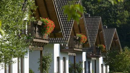 Ferienhaus für 4 Personen, mit Pool und Garten sowie Terrasse und Seeblick in der Eifel