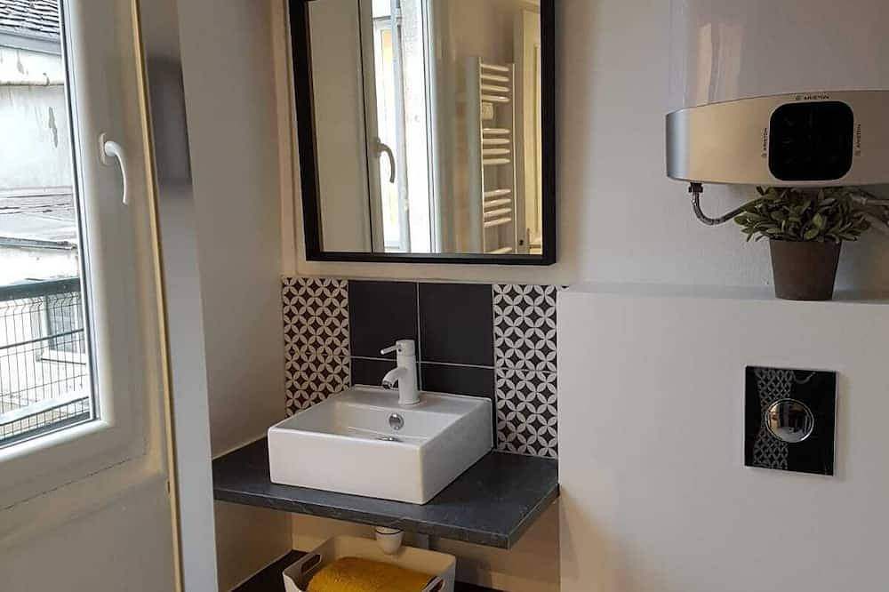 Entire apartment, Charming Apartment In The Very Center Of Fontainebleau in Fontainebleau, Seine-et-Marne