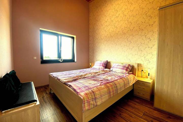 Ganze Wohnung, Ruhig gelegene Ferienwohnung am Weiher im Og mit Balkon in Schmidt, Nideggen