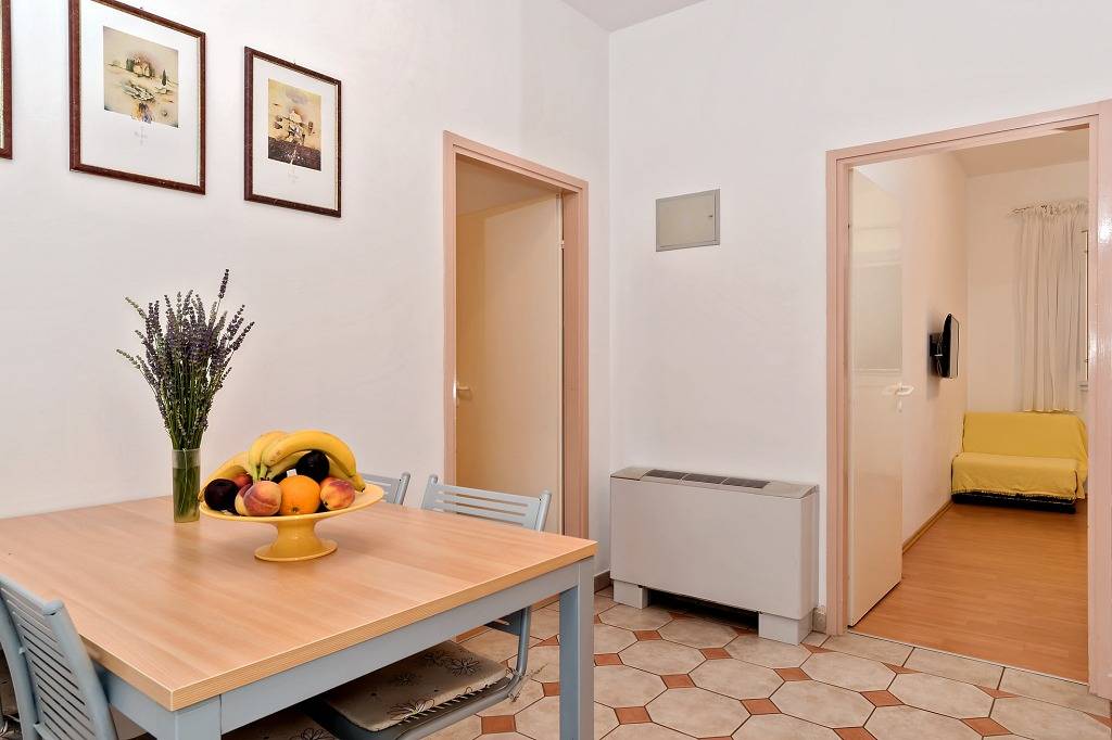 Ganze Wohnung, Ferienwohnung in Bol mit Terrasse, Klimaanlage, W-Lan, Spülmaschine (3758-1) in Bol, Brac