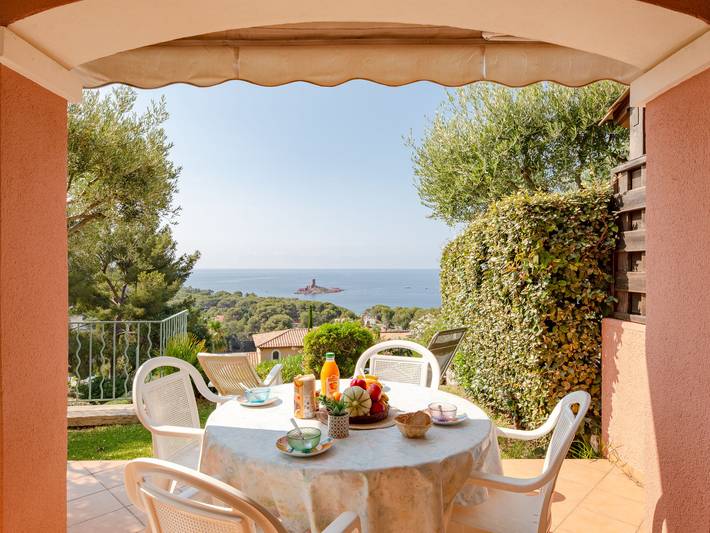 Maison de vacances pour 4 personnes, avec jardin ainsi que bassin pour enfant et terrasse dans Le Dramont