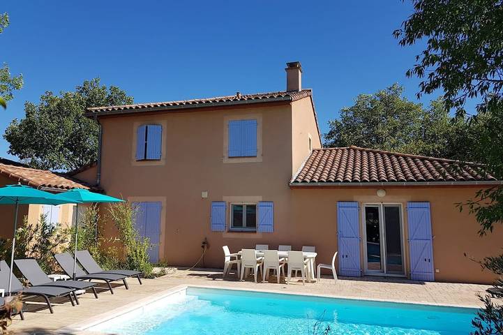 Villa pour 8 personnes, avec jardin et balcon à Vallon-Pont-d'Arc