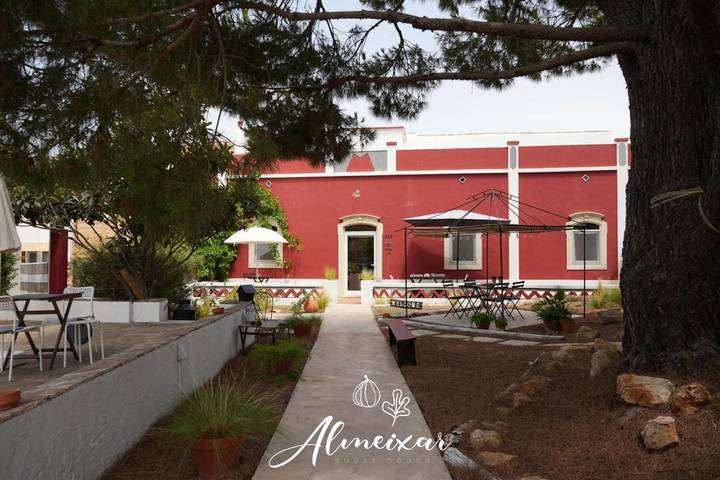 Aluguel de quarto para 2 pessoas, com vista e terraço e ainda jardim em Almancil