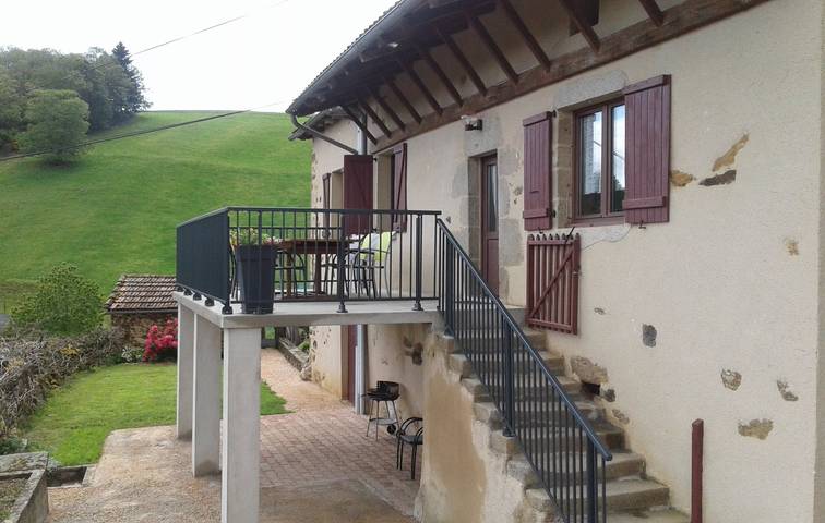 Gîte pour 7 personnes, avec jardin et terrasse, animaux acceptés à Boisset (Cantal)