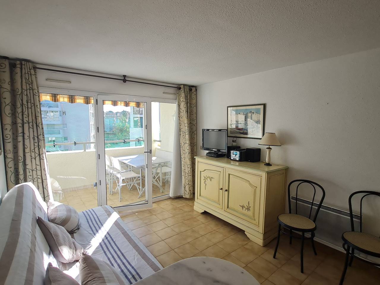 Entire apartment, 2-room apartment with balcony, pool, and private parking in Sainte-Maxime in Sainte-Maxime, Mediterranean Coast (France)