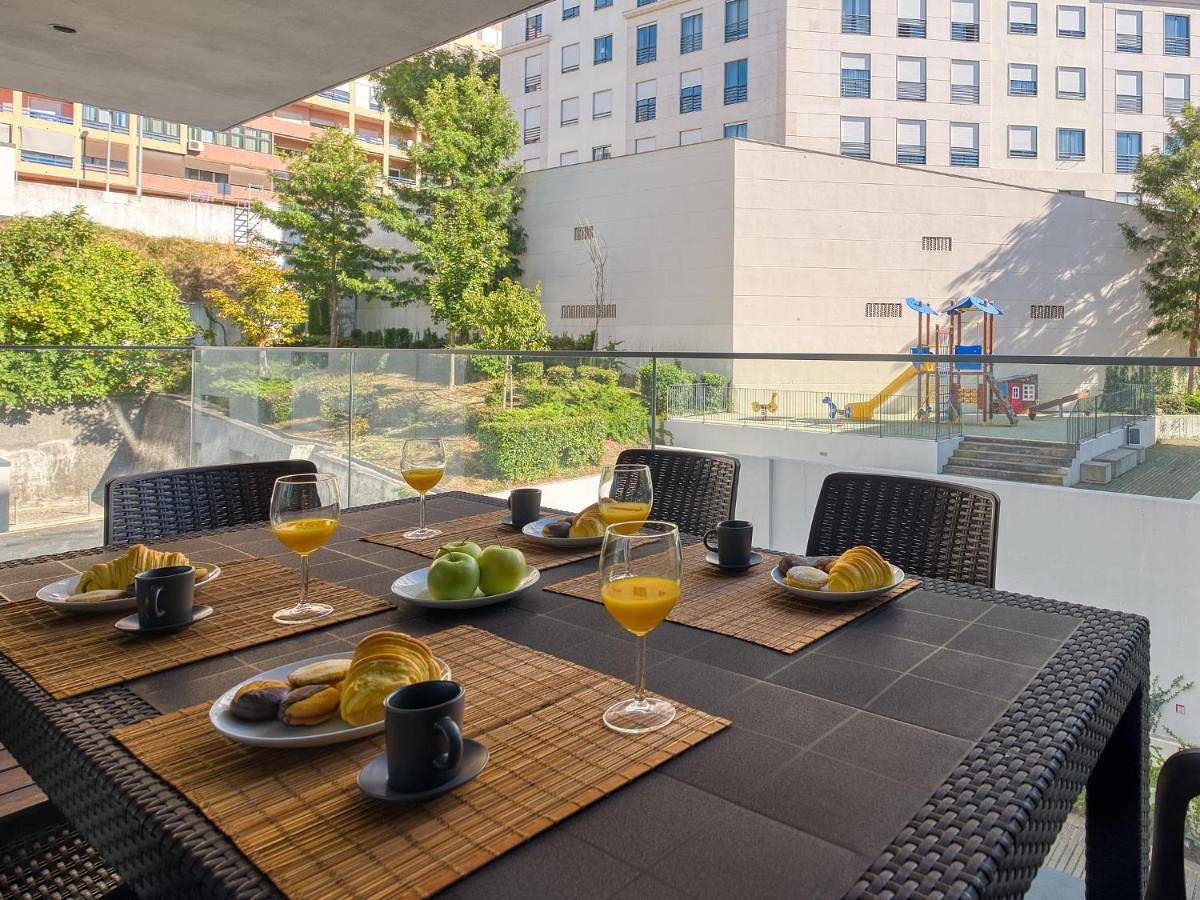 Apartamento inteiro, Three-Bedroom Apartment with Balcony in Lisboa, Costa de Lisboa