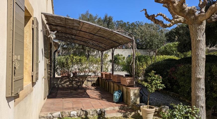 Gîte pour 2 personnes, avec terrasse ainsi que piscine et jardin à Venasque - 3