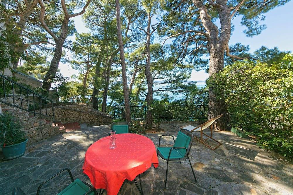 Ganze Wohnung, Studio-Apt. am nächsten zum Strand mit eigener Terrasse in Brela, Makarska Riviera