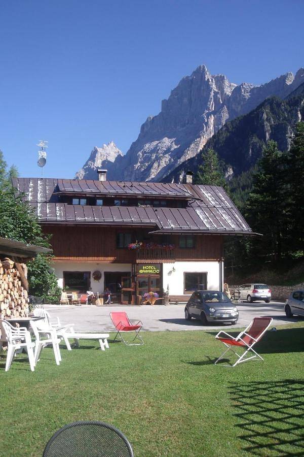 Hôtel pour 2 personnes, avec jardin ainsi que vue et terrasse à San Vito di Cadore - 2