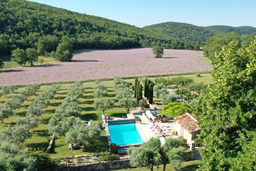 Ancienne bergerie du 18è restaurée avec beaucoup de gout au milieu des lavandes in Lardiers, Région de Forcalquier