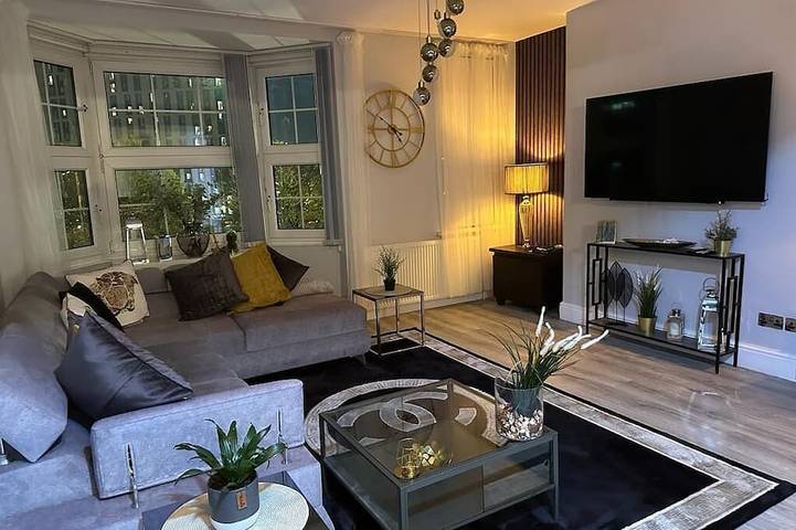 Holiday rental for 2 people, with hot tub and balcony in Birmingham