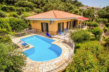 Villa for 6 People in Nissaki, Corfu, Photo 1