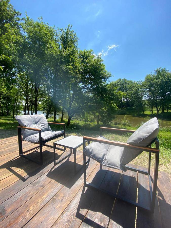 Tente pour 2 personnes, avec vue sur le lac et terrasse ainsi que vue et jardin, animaux acceptés dans Allier - 3