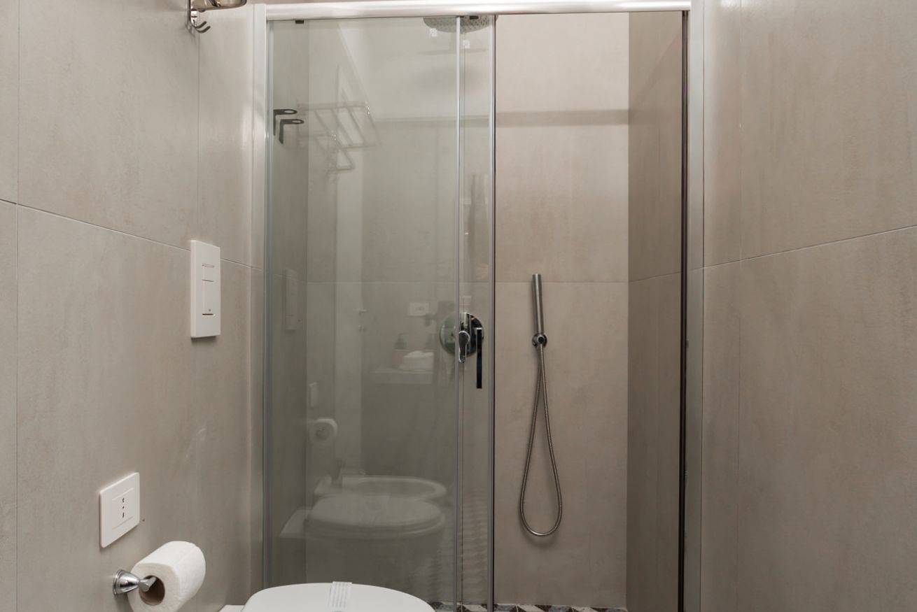 Ganze Wohnung, San Saverio room I 3 santi in Neapel, Neapel Provinz