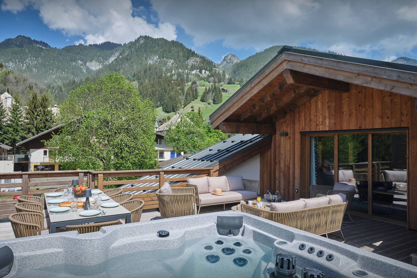 Ganze Wohnung, Family apartment for 8 with hot tub and large terrace - Ovo Network in La Chapelle-d'Abondance, Les Portes du Soleil