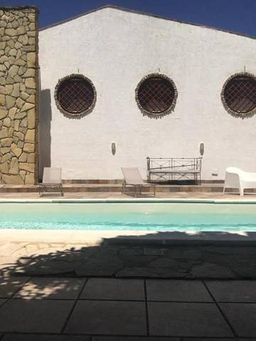 Gîte pour 6 personnes, avec vue et piscine ainsi que terrasse et jardin à Mazzarino