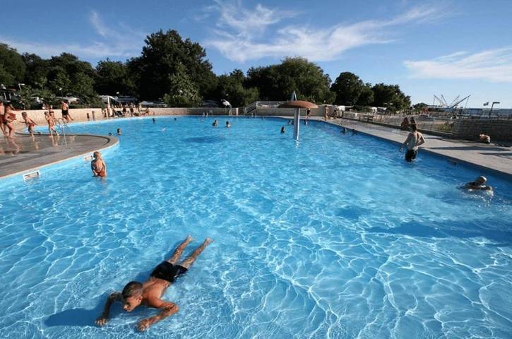 Ferienpark für 5 Personen, mit Ausblick und Garten sowie Pool und Kinderpool in Poreč - 2