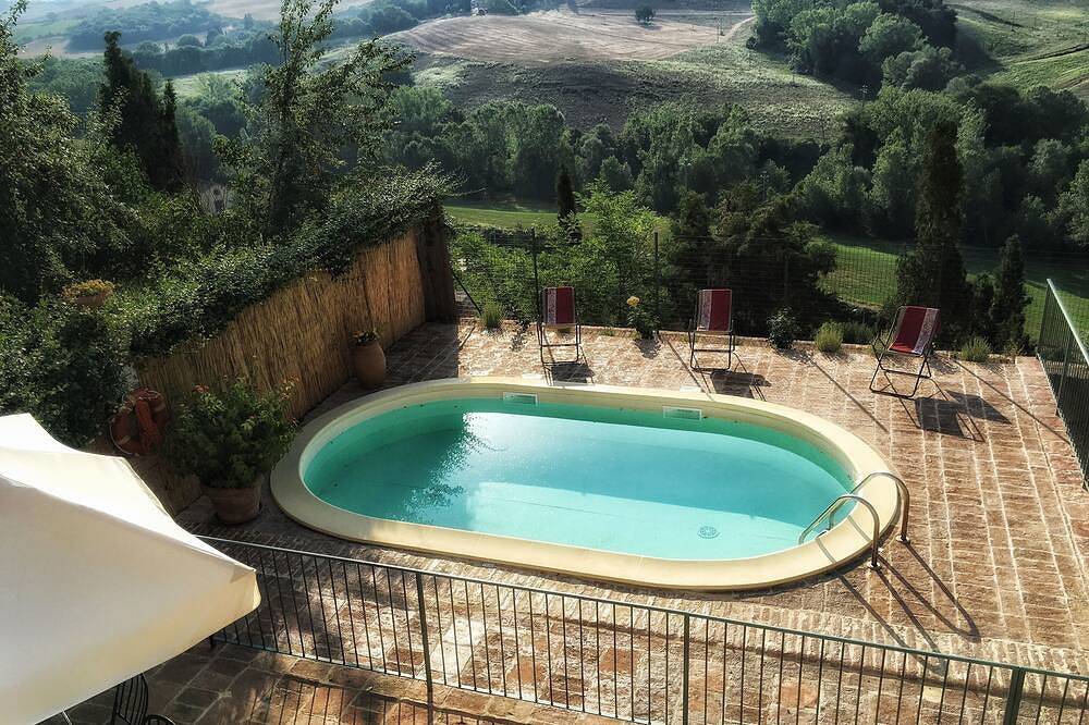 Casa de campo elegante, piscina, vew, Wifi, en un pueblo cerca de Montalcino in San Giovanni d'Asso, Montalcino