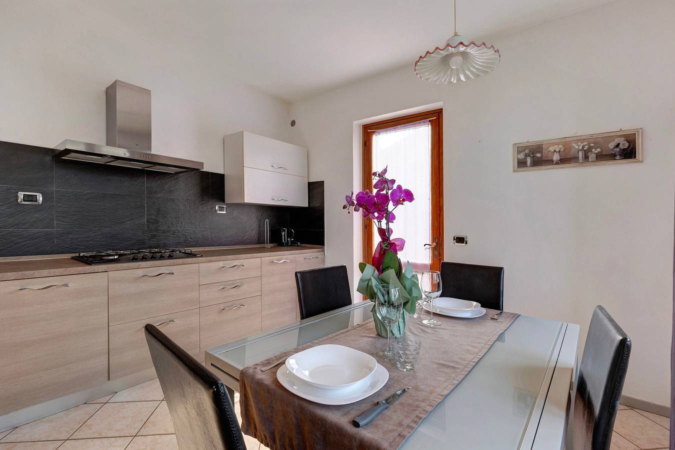 Ganze Wohnung, Ferienwohnung 'Relais Olivi Garten' mit Blick auf den See, Wi-Fi und Klimaanlage in Garda, Gardasee-Berge