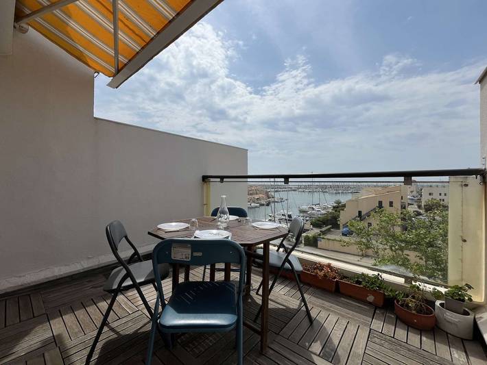 Ganze Wohnung, Renovierte 2-Zimmer Wohnung mit Pool und Parkplatz, 6 Betten nahe dem Strand in Gruissan (Ville), Gruissan