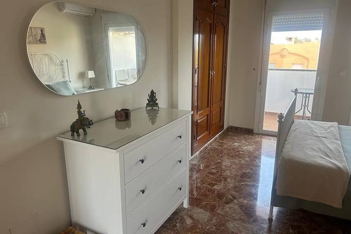 Family Villa & Private Pool Sleeps 6/8. 15 mins walk to town and beach in La Viña (Torre del Mar), Vélez-Málaga