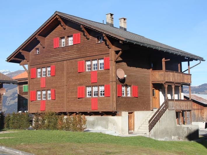 Ferienhaus für 7 Personen, mit Balkon und Garten in Obersaxen